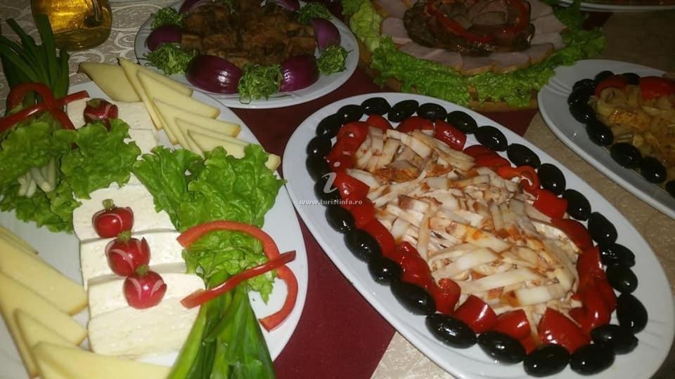 Pensiunea Valea Negrasului Trăisteni Esterno foto